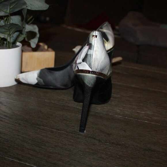 TED BAKER MELNIP BLACK & WHITE FLORAL MELNIP PUMP 7.5 us euro 38 euc - Picture 4 of 7